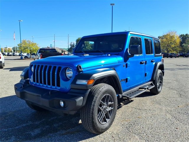 Used 2024 Jeep Wrangler Sport S image 3