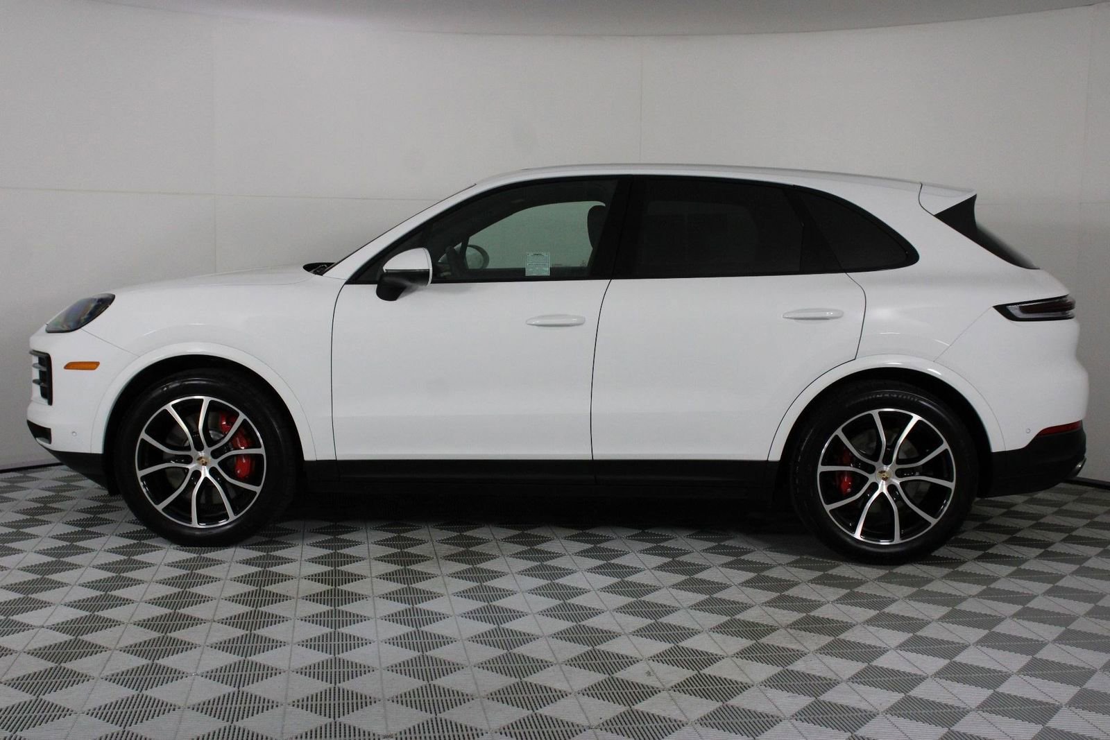 Certified 2025 Porsche Cayenne S image 2