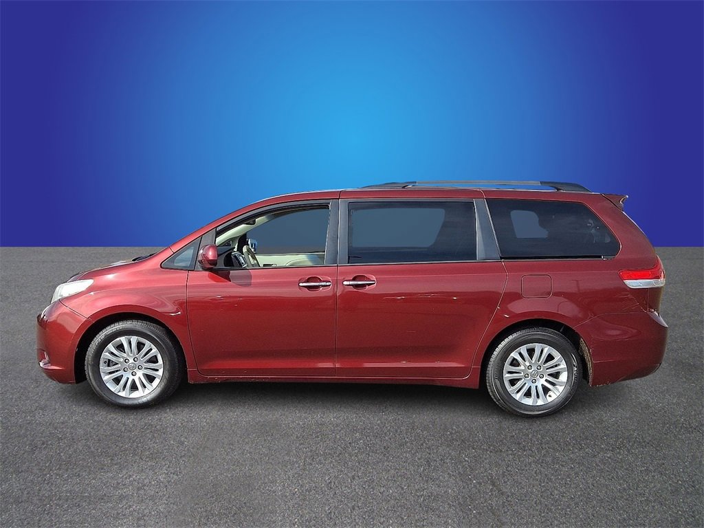 Used 2014 Toyota Sienna XLE image 7