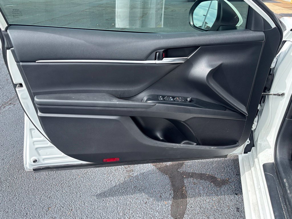 Used 2020 Toyota Camry LE FWD image 6