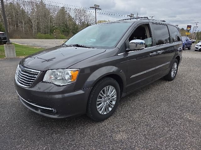 Used 2016 Chrysler Town & Country Touring-L FWD image 3