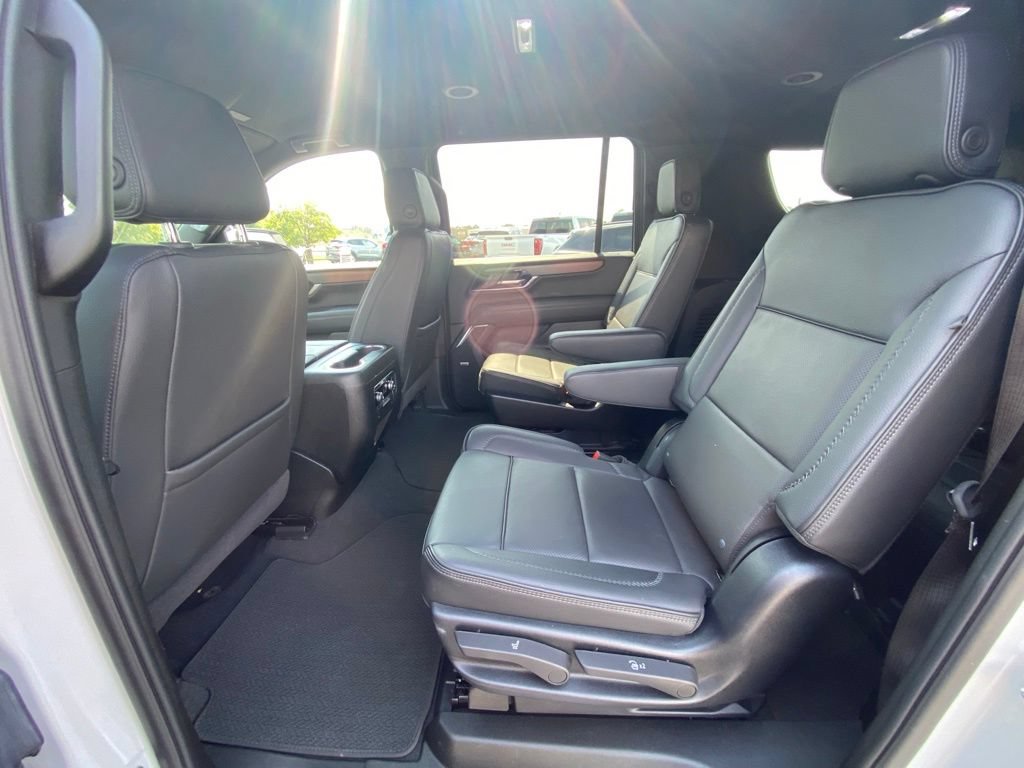 Used 2025 GMC Yukon XL Denali AWD/4WD image 25