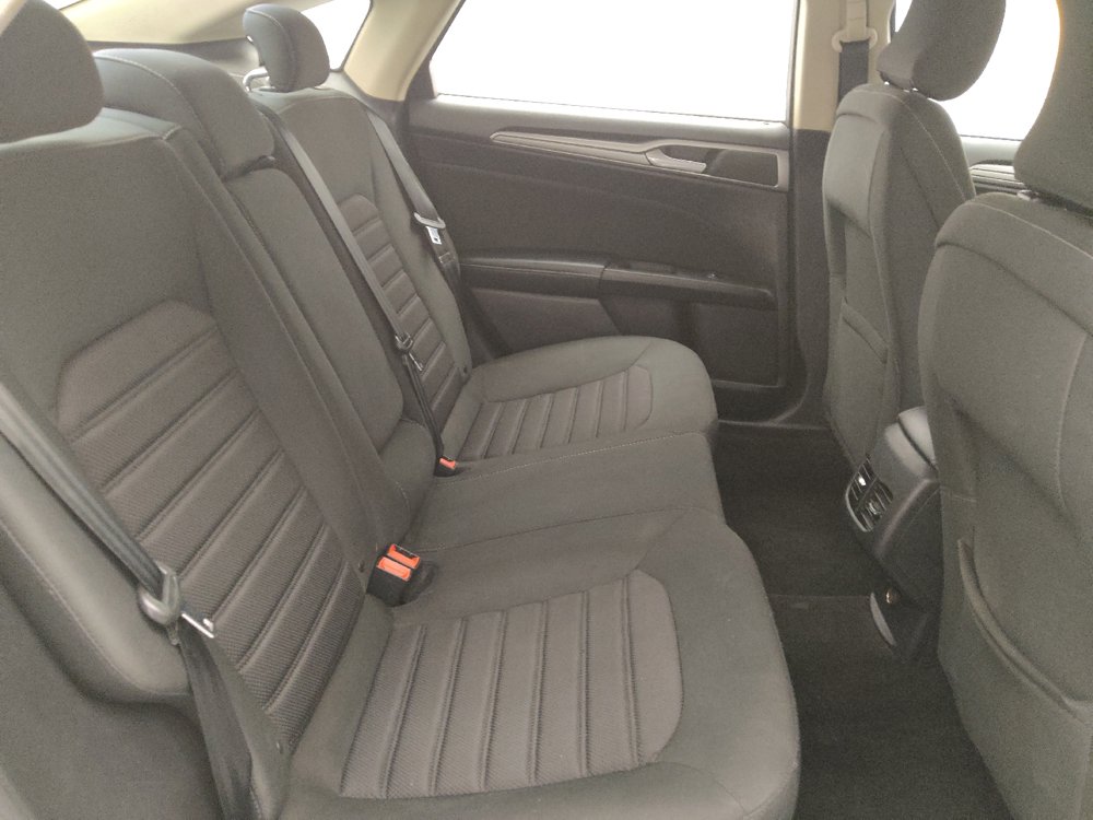 Used 2019 Ford Fusion SE FWD image 19
