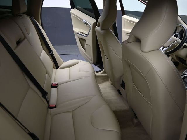 Used 2015 Volvo XC60 T5 Platinum w/ Climate Package image 18