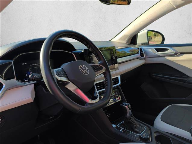 Used 2025 Volkswagen Taos SE AWD/4WD image 9