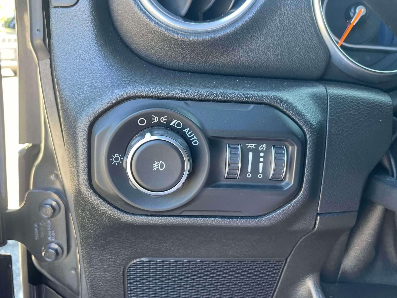 Used 2021 Jeep Wrangler Unlimited Sahara AWD/4WD image 21