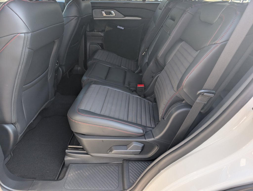 New 2026 Ford Explorer ST-Line RWD image 7