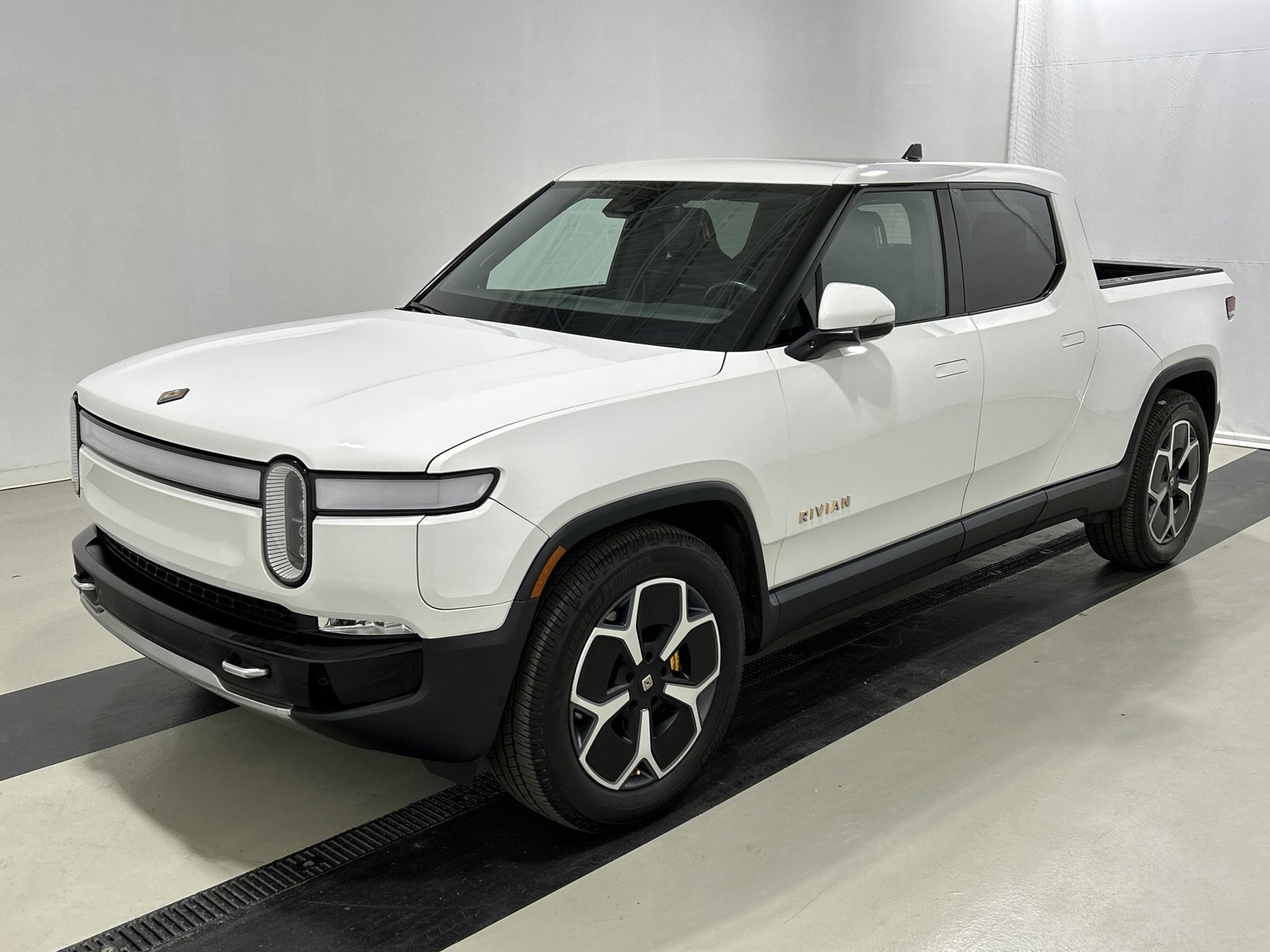 Used 2022 Rivian R1T Adventure image 1