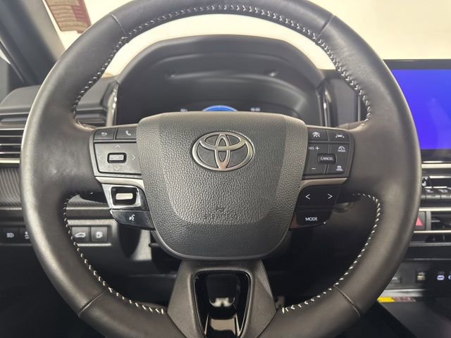 Used 2025 Toyota Camry SE image 19