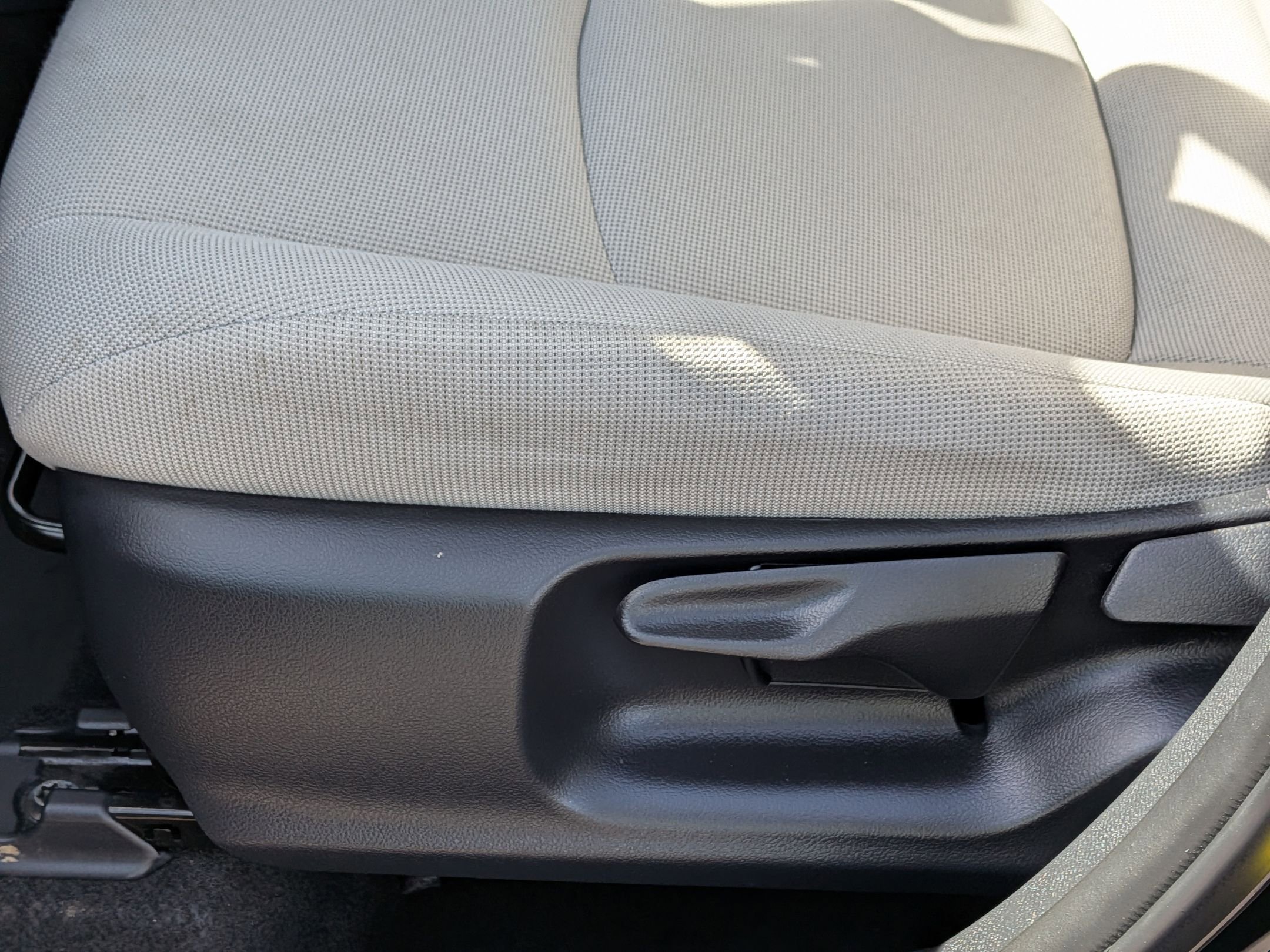 Used 2025 Toyota Corolla Cross L AWD/4WD image 15