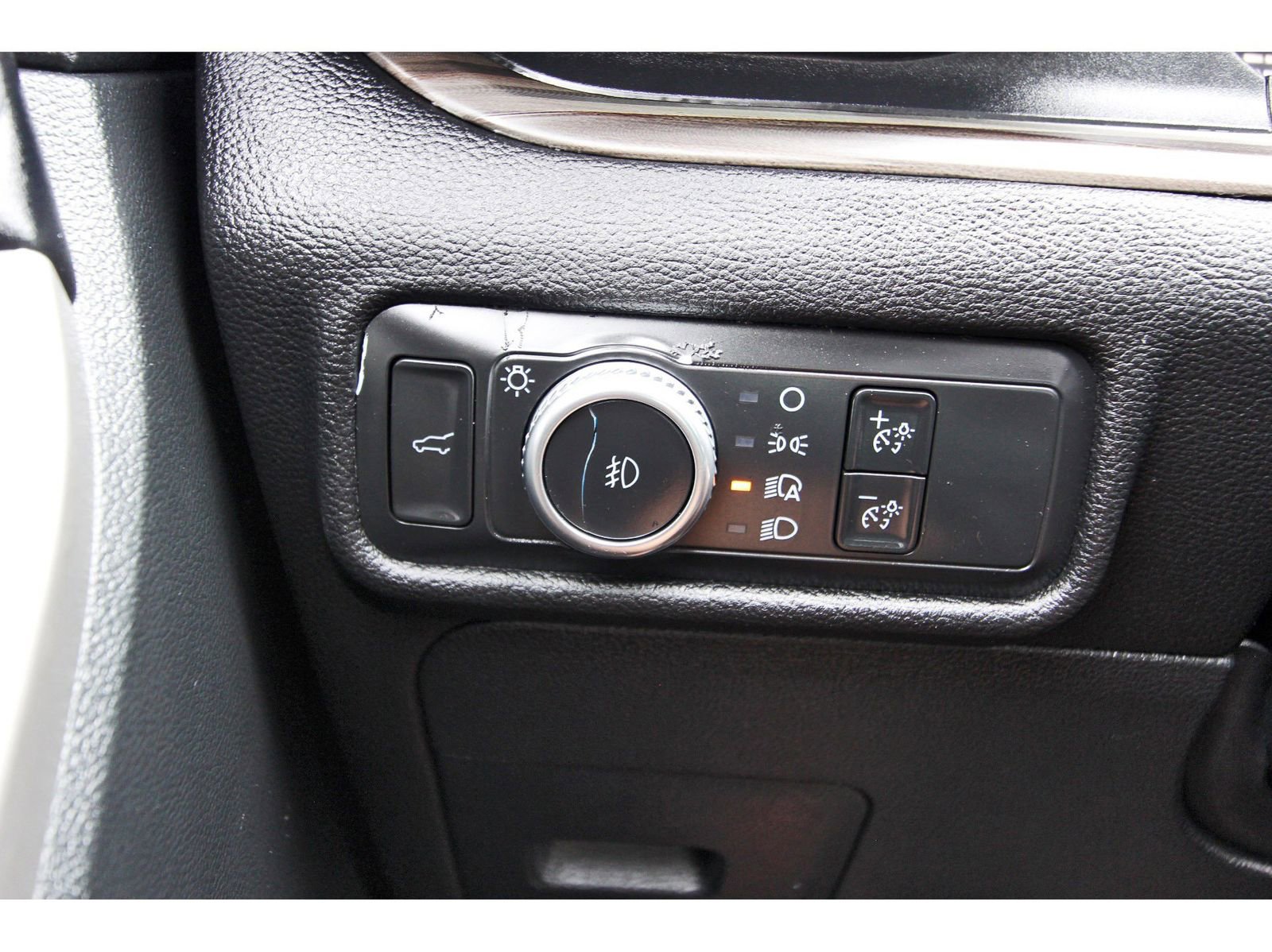Used 2021 Ford Explorer Limited w/ Equipment Group 301A AWD/4WD image 18