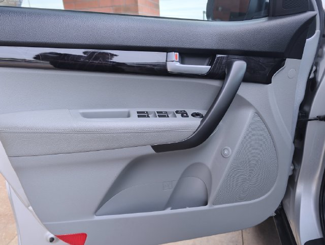 Used 2015 Kia Sorento LX FWD image 11