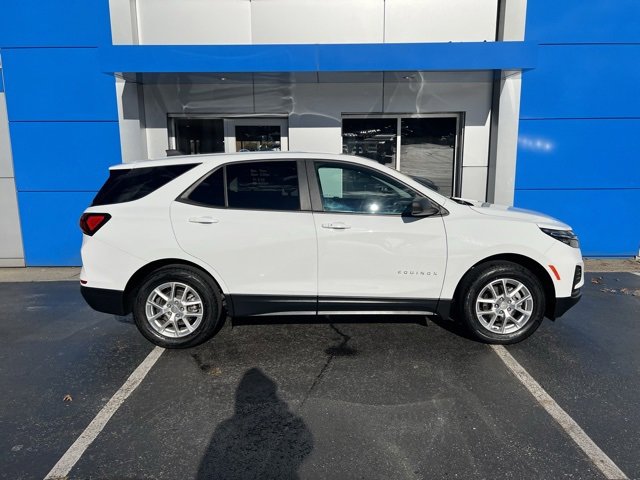 Used 2022 Chevrolet Equinox LS w/ LS Convenience Package image 4