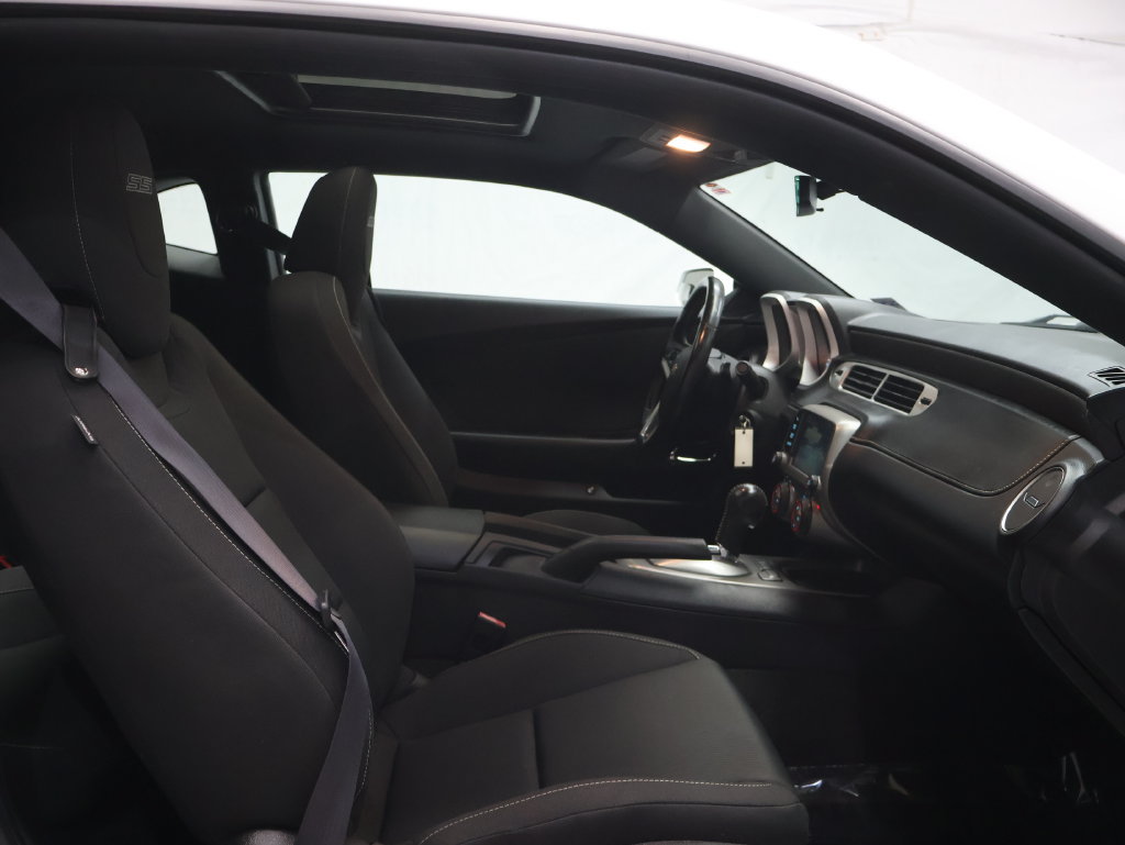 Used 2015 Chevrolet Camaro SS w/ RS Package RWD image 9