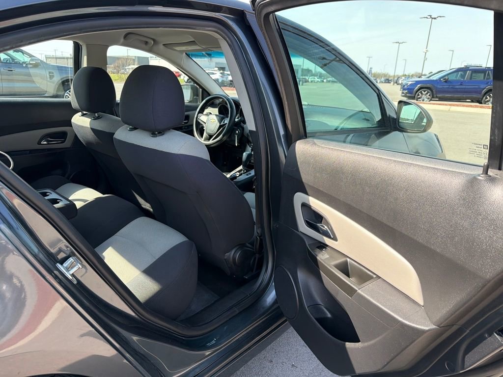 Used 2013 Chevrolet Cruze LS image 22
