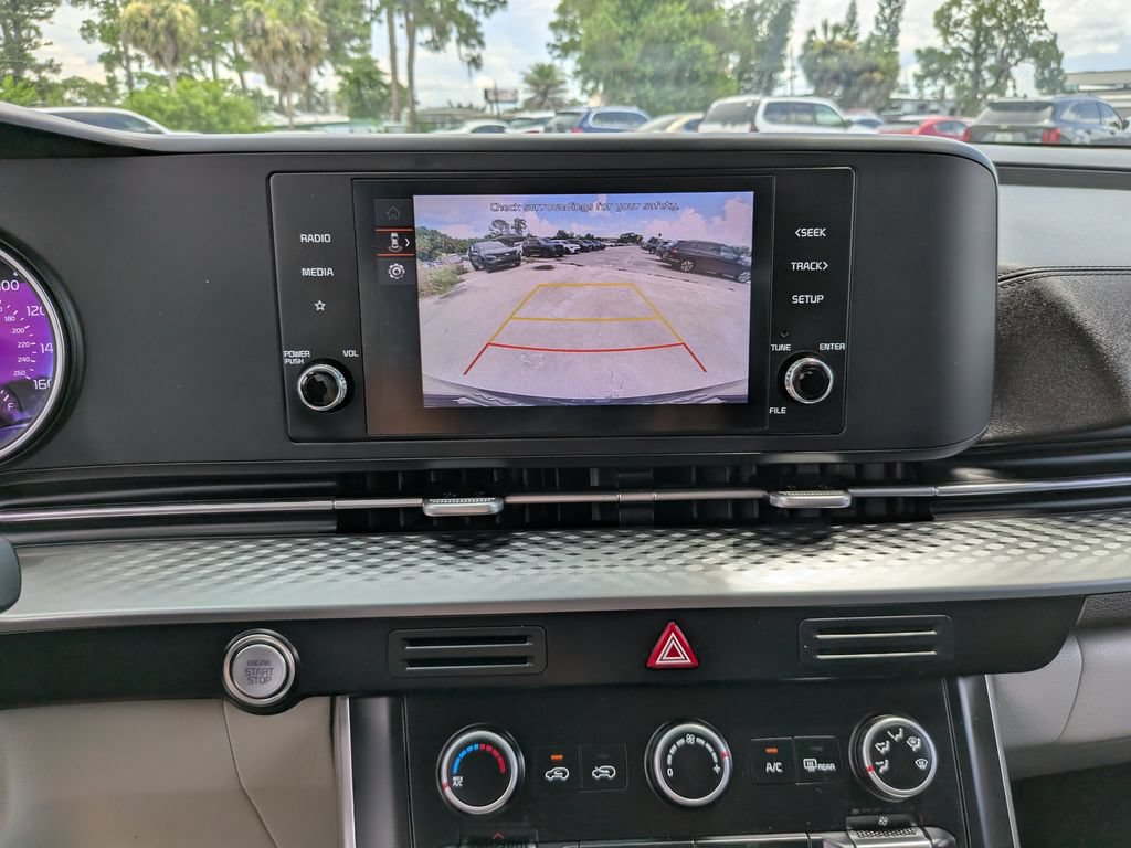 Certified 2024 Kia Carnival LX FWD image 24