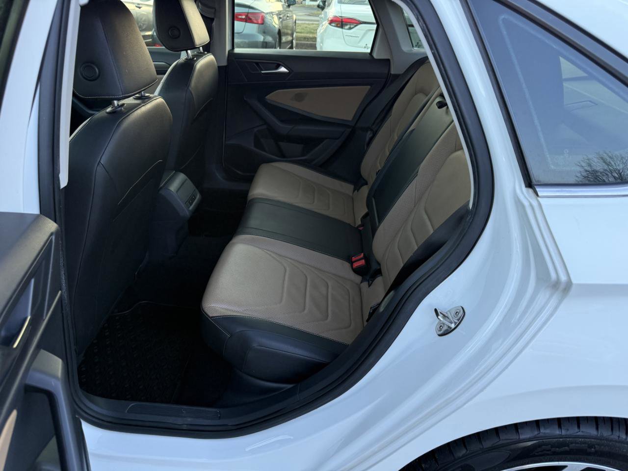 Used 2021 Volkswagen Jetta SEL Premium FWD image 9