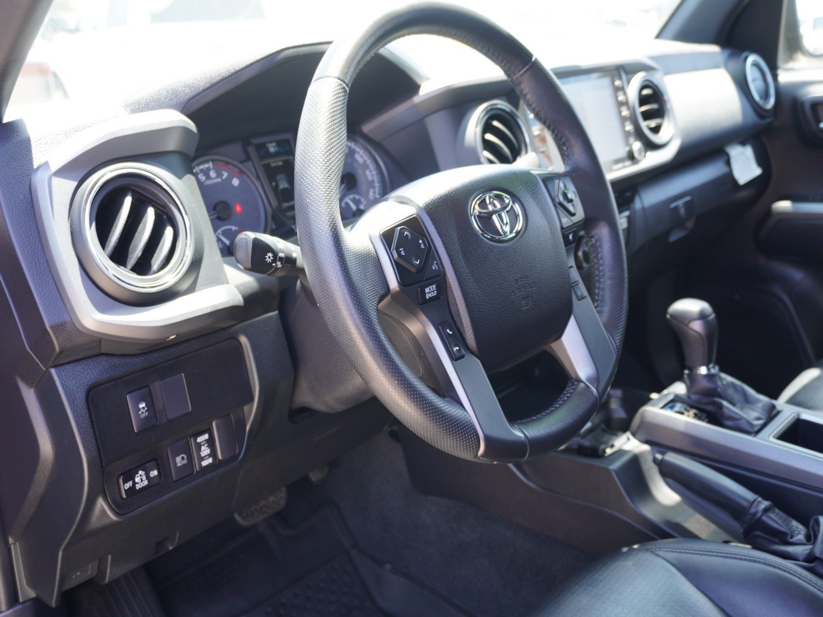 Used 2021 Toyota Tacoma TRD Off-Road w/ TRD Premium Off Road Package AWD/4WD image 26