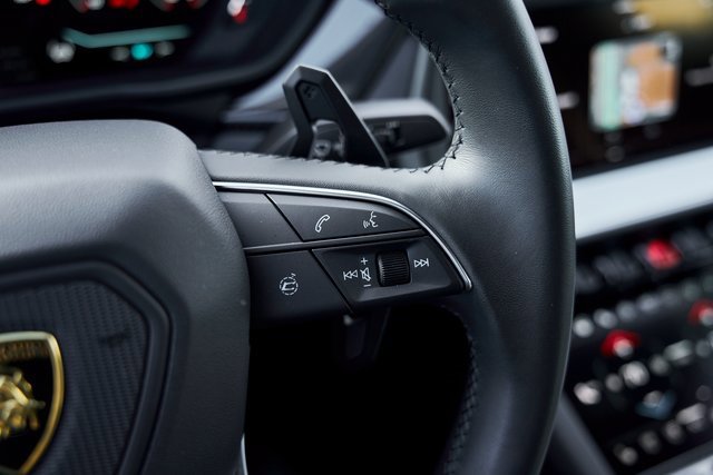 Used 2025 Lamborghini Urus SE image 58