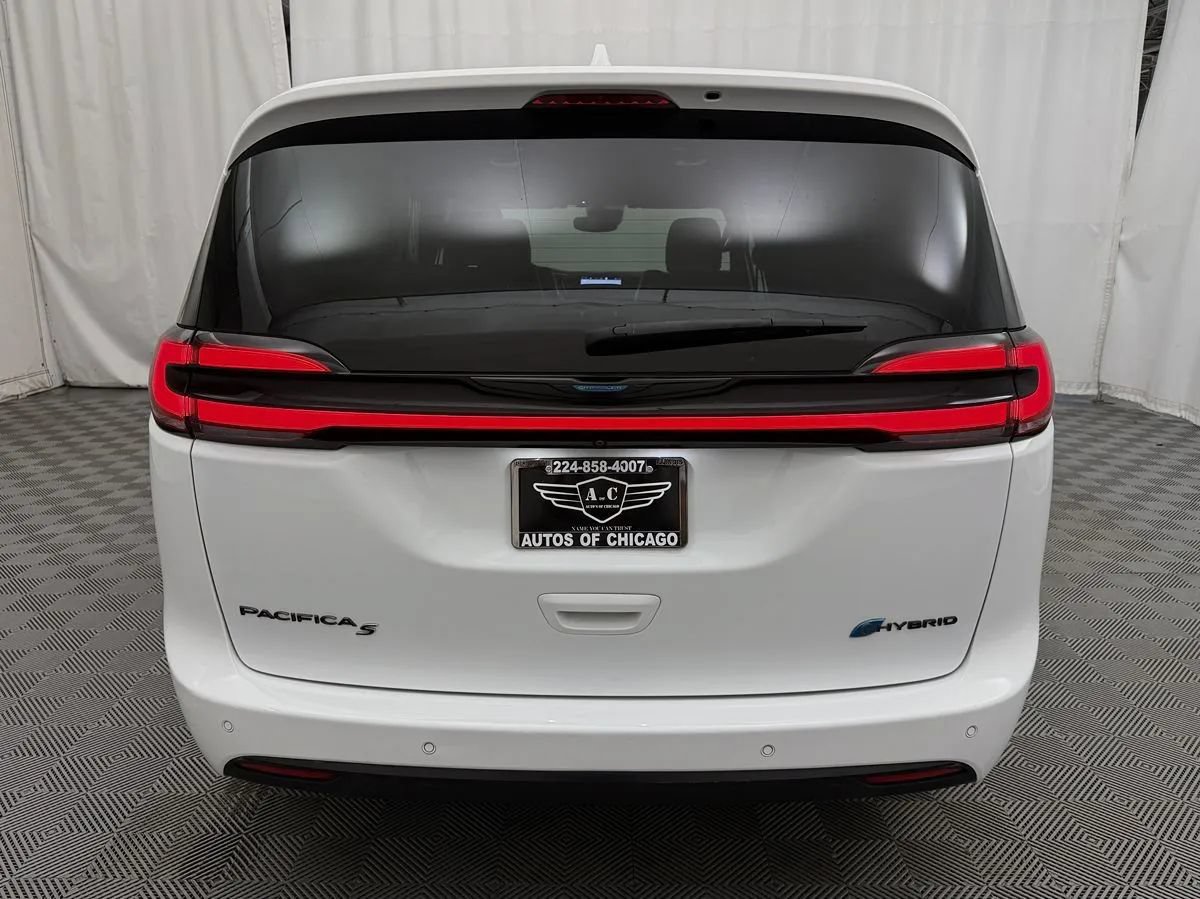 Used 2021 Chrysler Pacifica Limited w/ Uconnect Theater Family Group FWD image 6