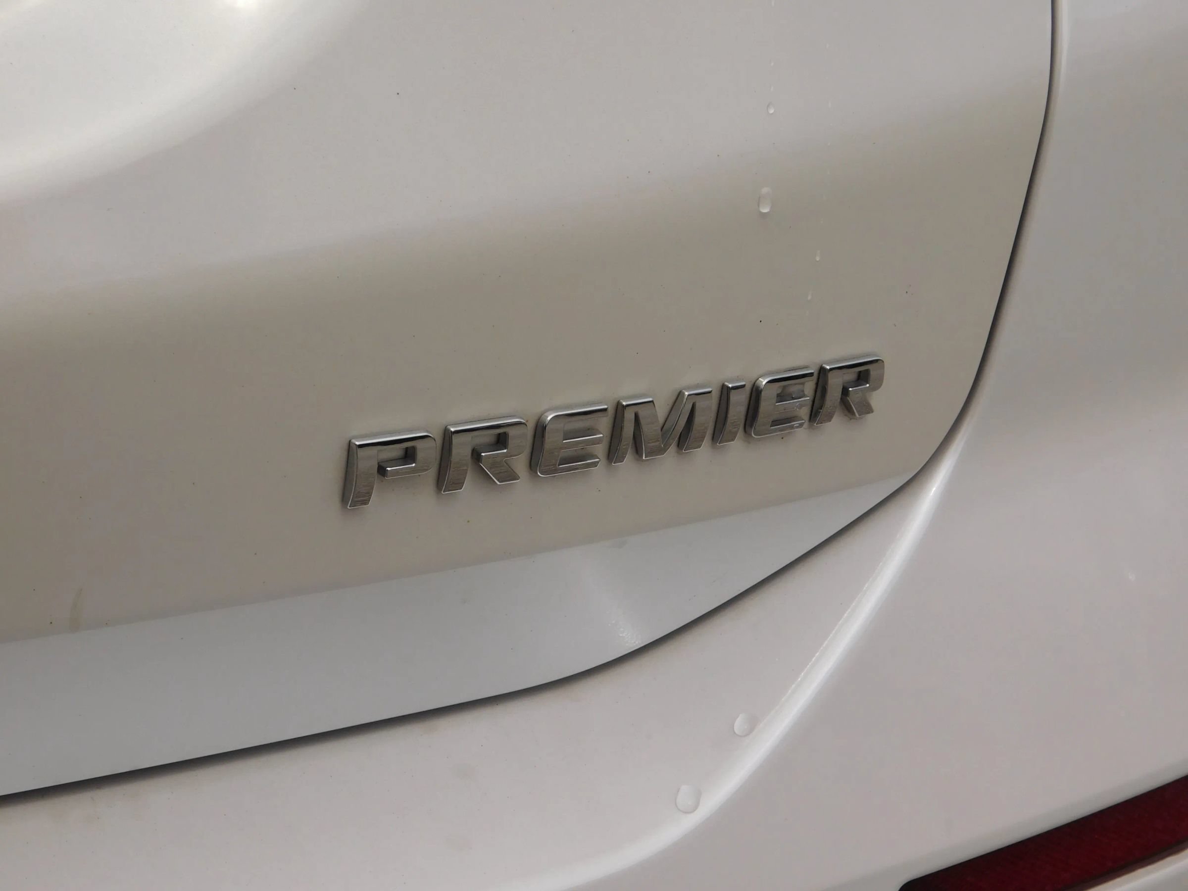 Used 2020 Chevrolet Equinox Premier FWD image 12
