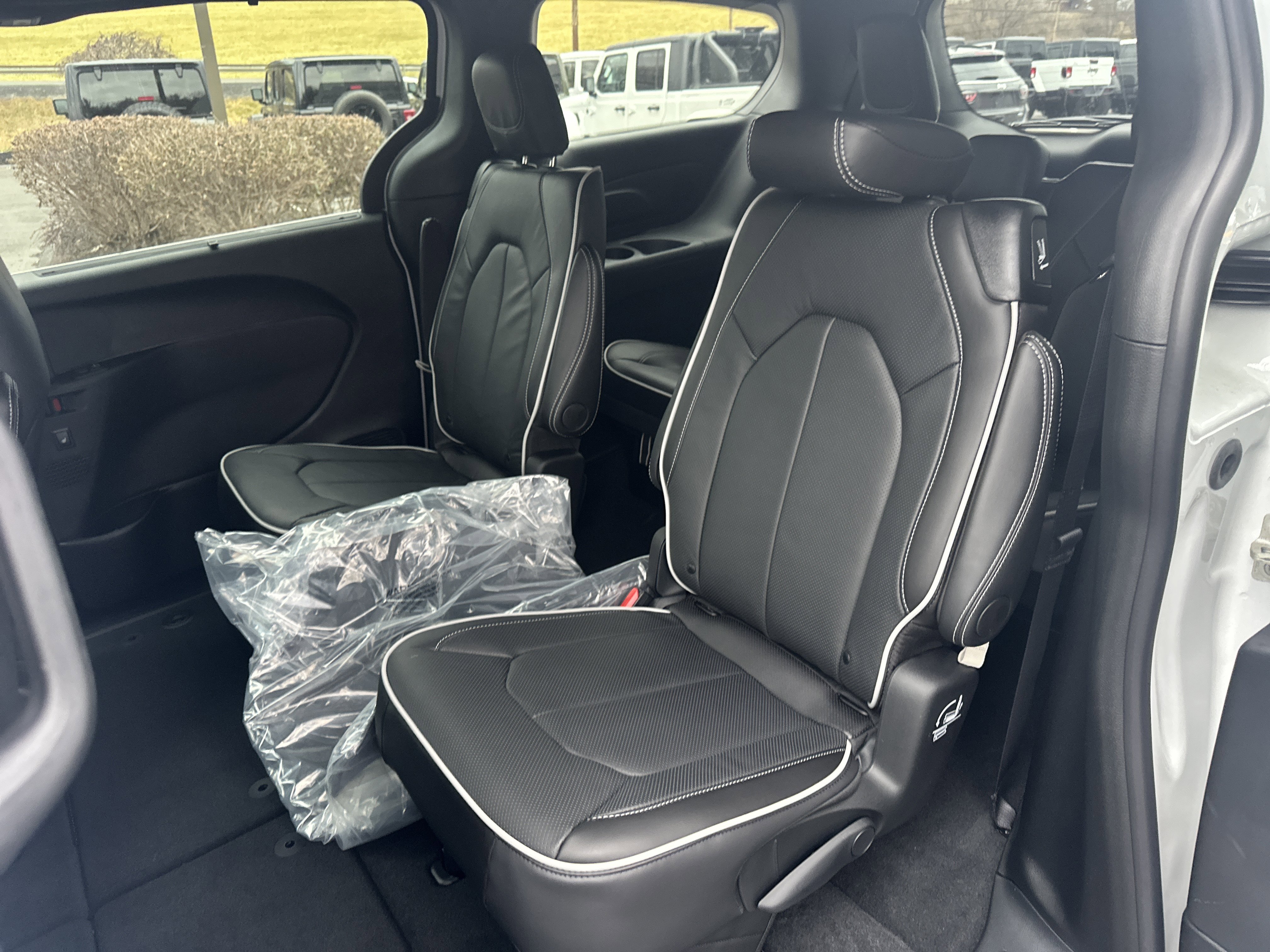 New 2026 Chrysler Pacifica Limited AWD/4WD image 13