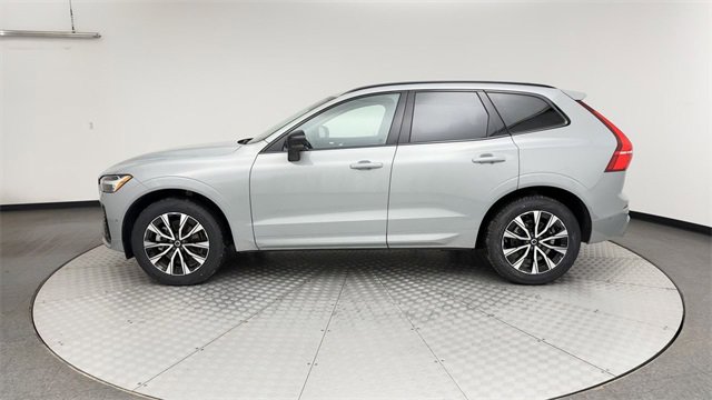 Used 2025 Volvo XC60 B5 Plus image 5