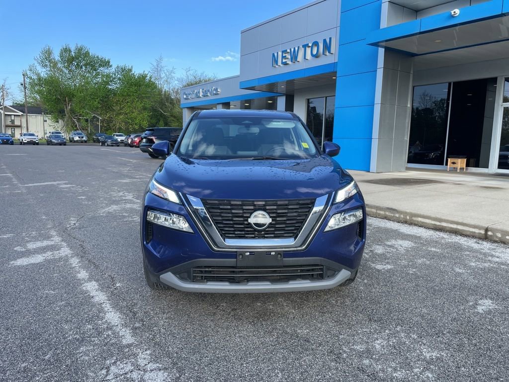 Used 2023 Nissan Rogue SV image 3