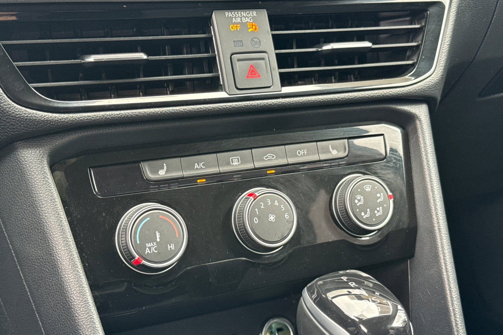 Used 2023 Volkswagen Taos SE image 20