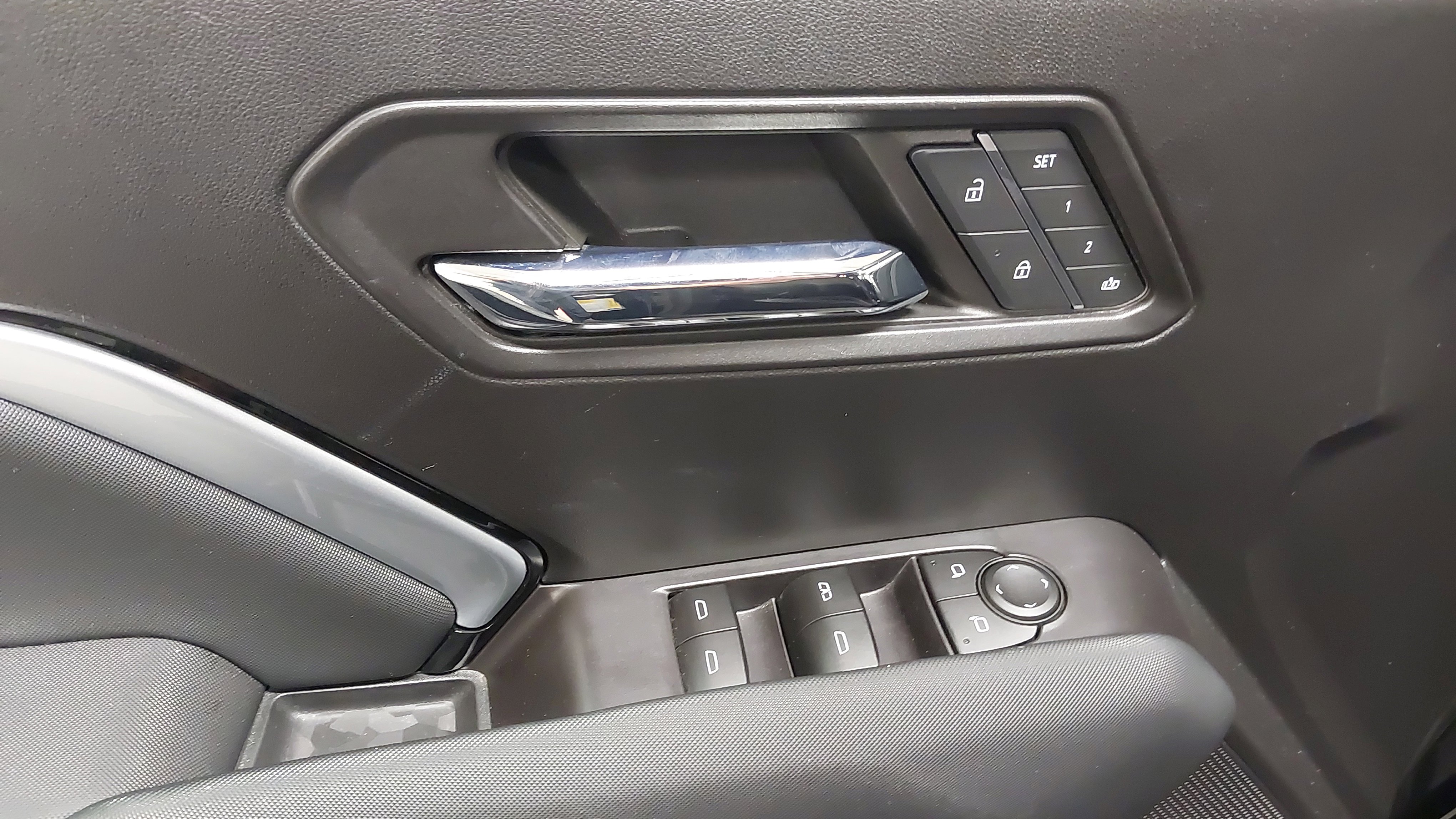 Used 2023 Chevrolet Colorado Z71 w/ Z71 Convenience Package 2 image 25