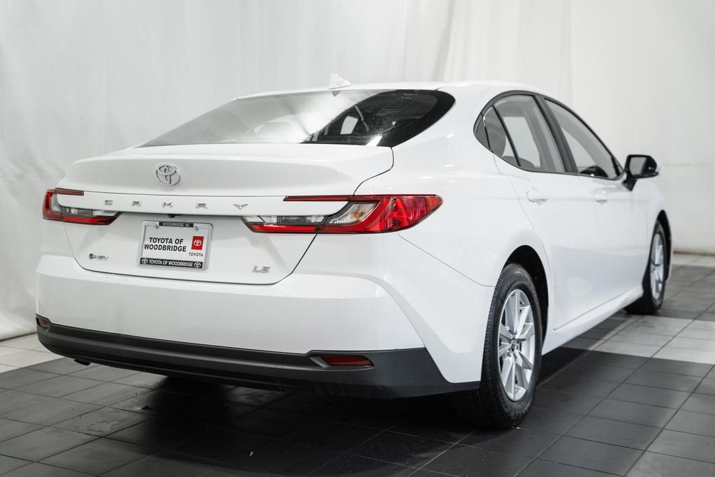 Used 2025 Toyota Camry LE image 4