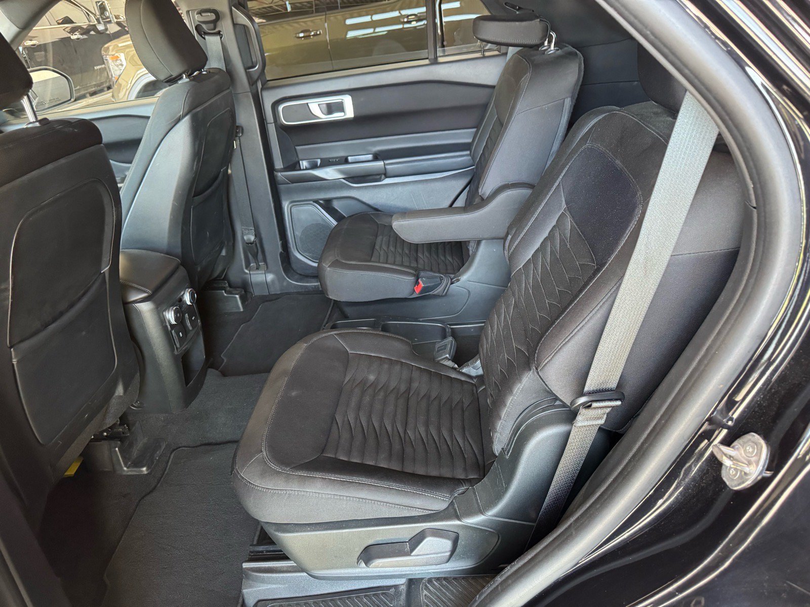 Used 2020 Ford Explorer XLT w/ Comfort Package AWD/4WD image 11