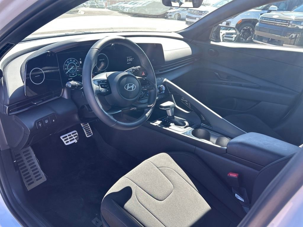 Used 2025 Hyundai Elantra SEL image 9