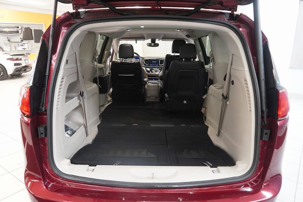 Used 2020 Chrysler Pacifica Touring-L Plus image 10