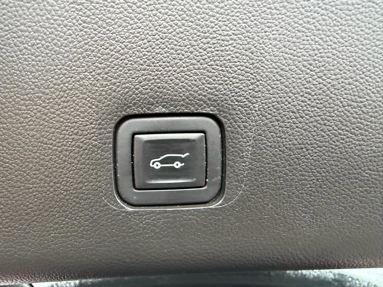 Used 2020 Chevrolet Traverse LT image 7