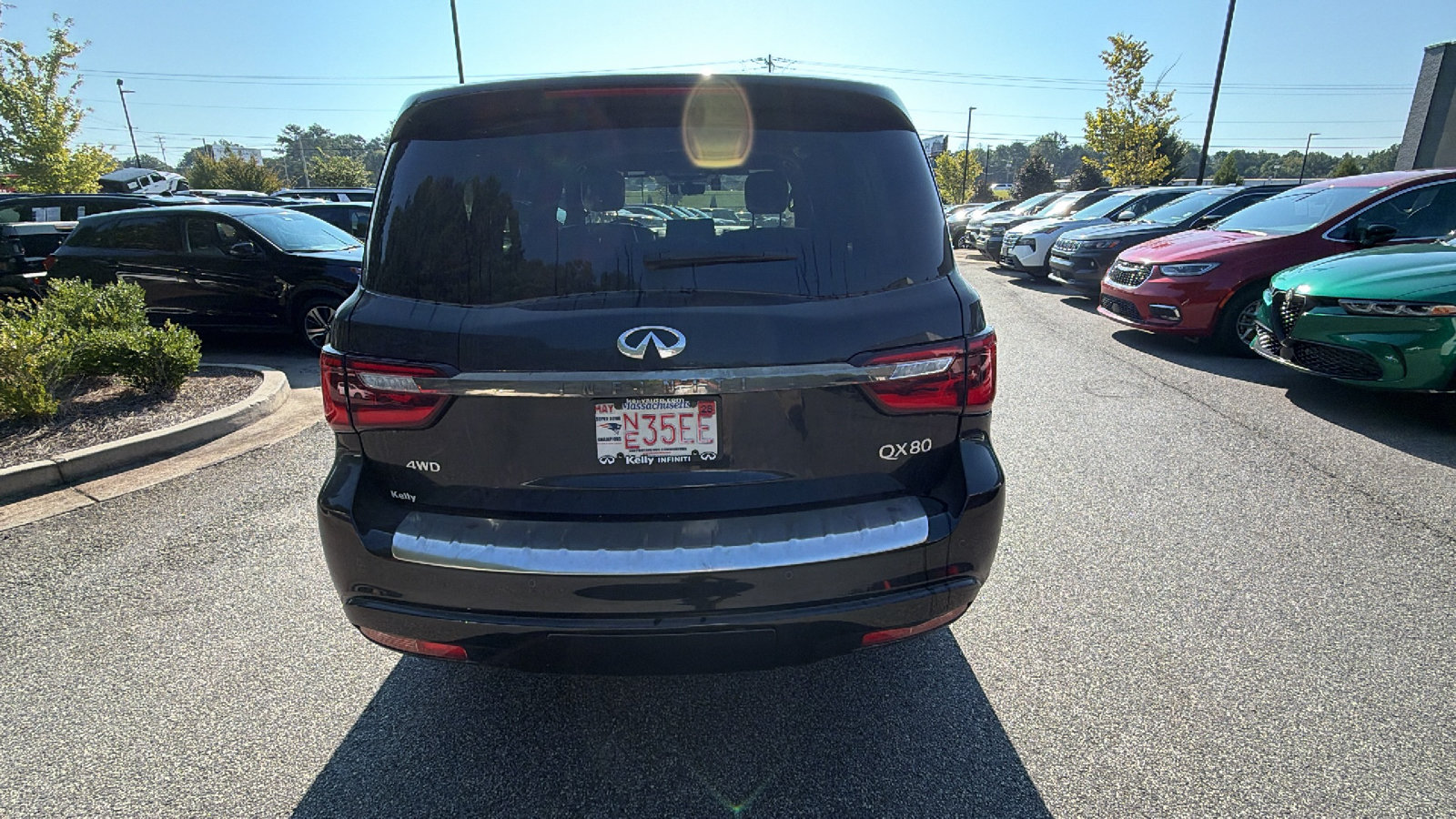 Used 2024 INFINITI QX80 Sensory AWD/4WD image 9
