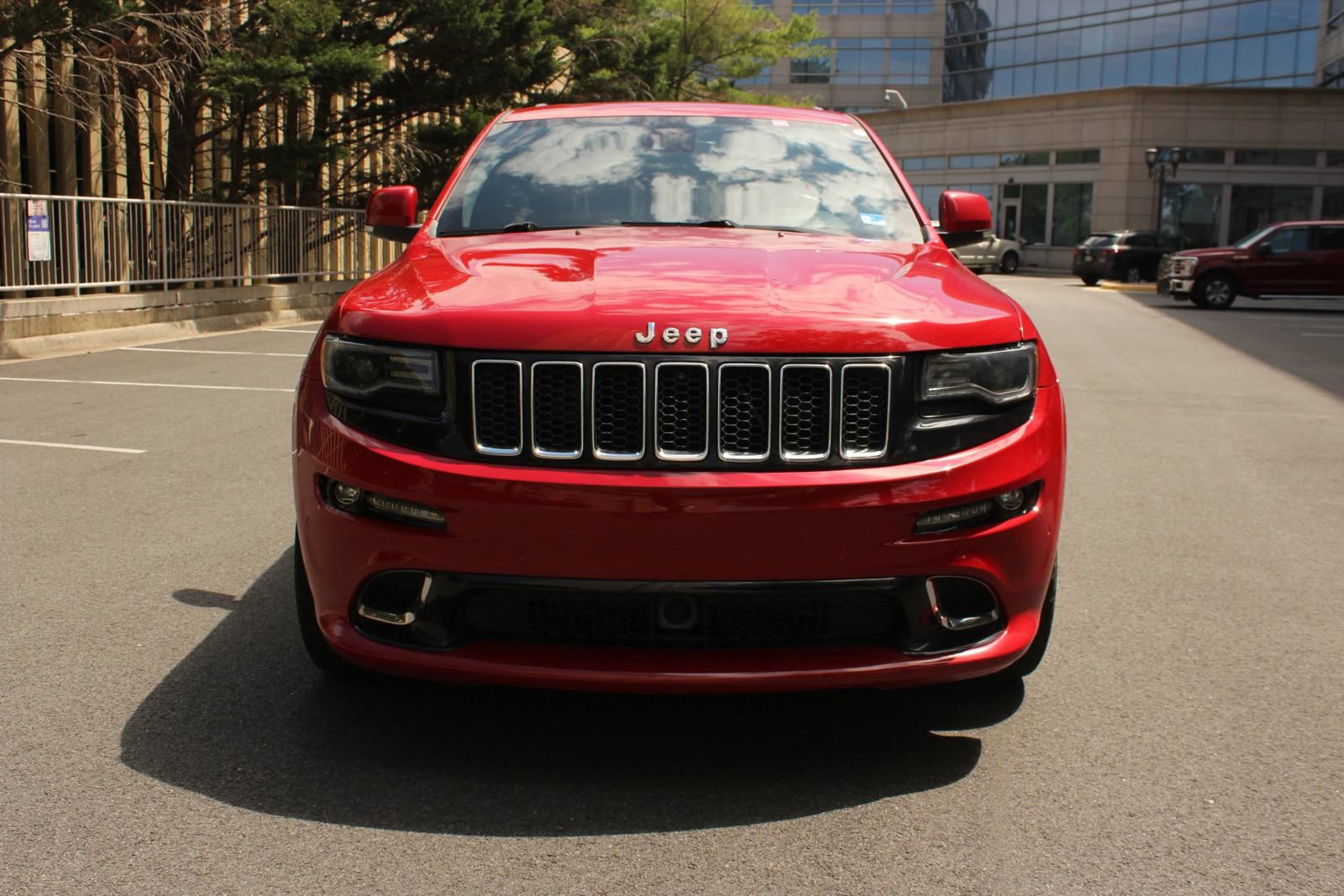 Used 2015 Jeep Grand Cherokee SRT w/ Luxury Group II AWD/4WD image 3