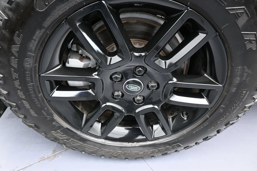 Used 2023 Land Rover Defender 130 SE AWD/4WD image 44