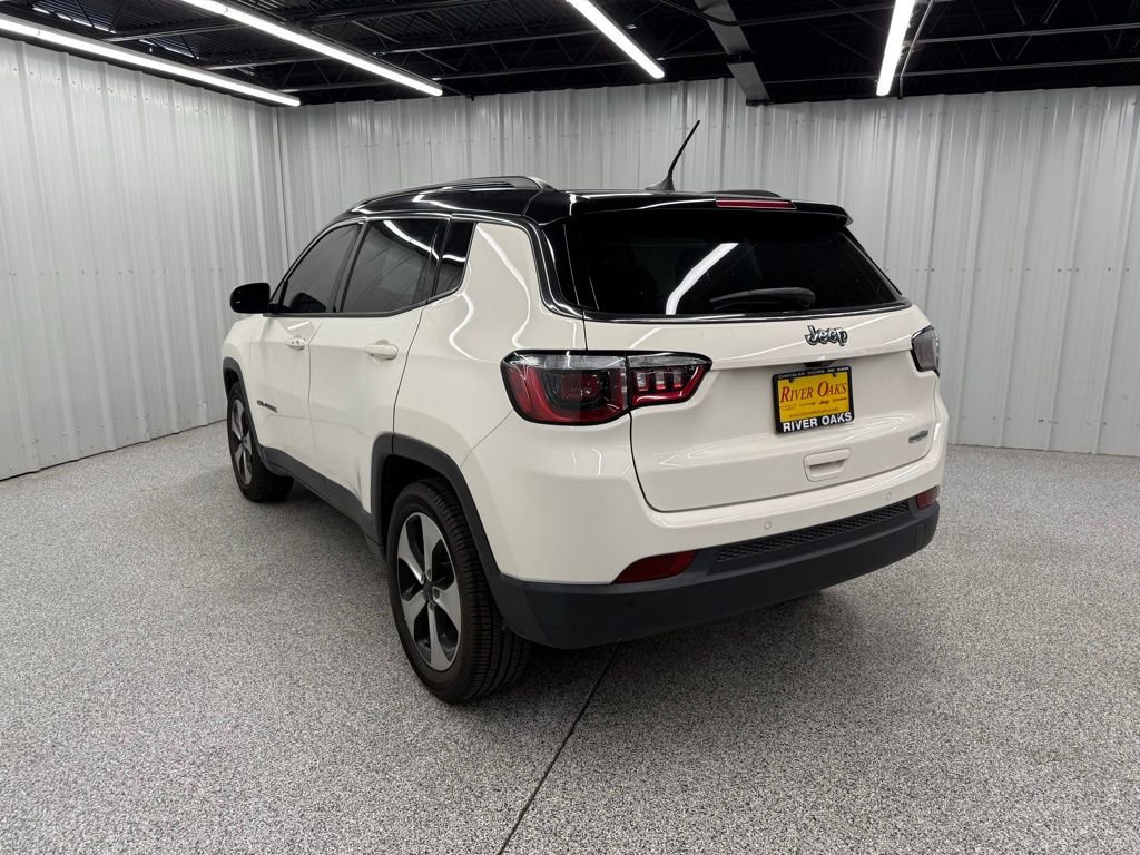 Used 2018 Jeep Compass Latitude w/ Popular Equipment Group FWD image 4