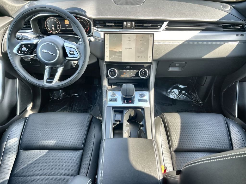 Used 2025 Jaguar F-PACE R-Dynamic S image 12
