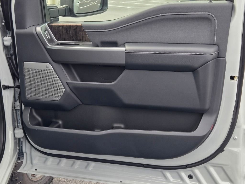 New 2026 Ford F350 Lariat w/ Tremor Off-Road Package image 4