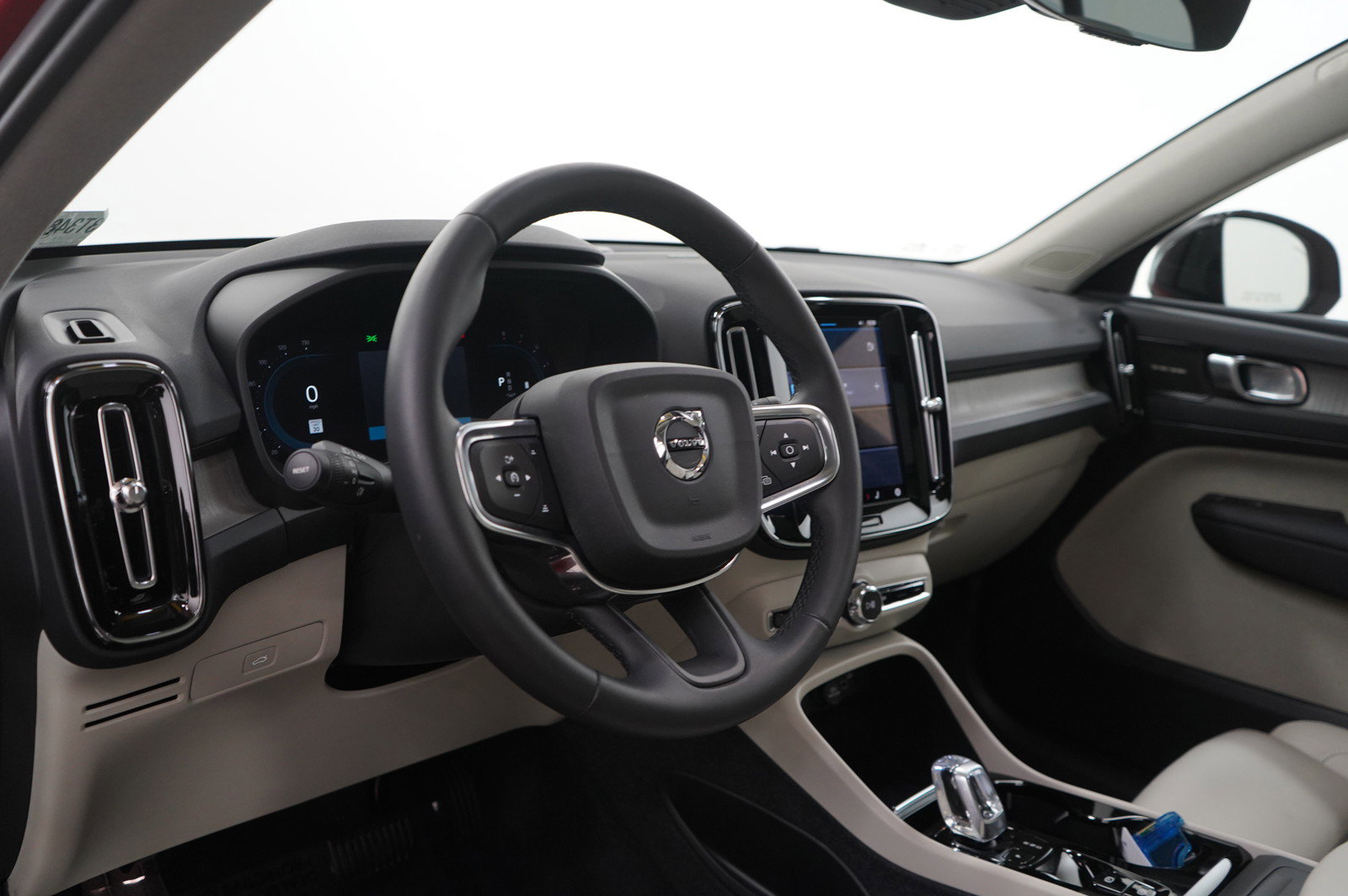 Used 2023 Volvo XC40 B5 Ultimate w/ Protection Package Premier image 16