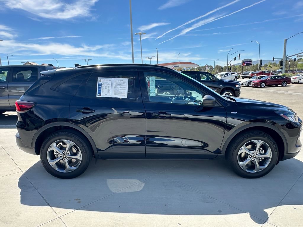 Used 2025 Ford Escape ST-Line image 9