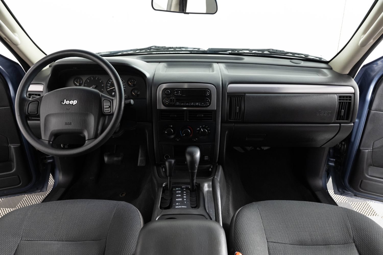 Used 2004 Jeep Grand Cherokee Laredo w/ Convenience Group AWD/4WD image 32