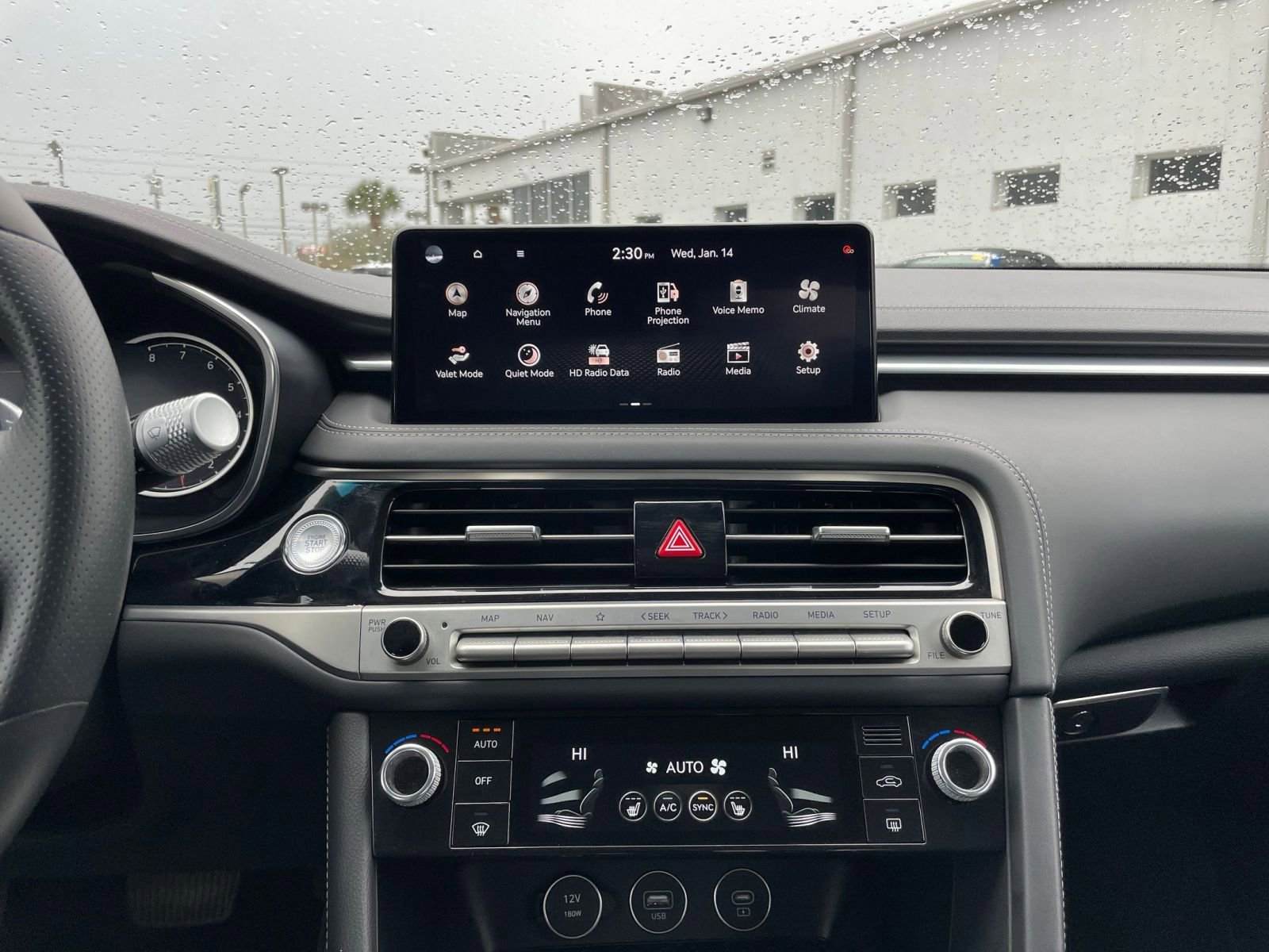 Used 2025 Genesis G70 2.5T image 22