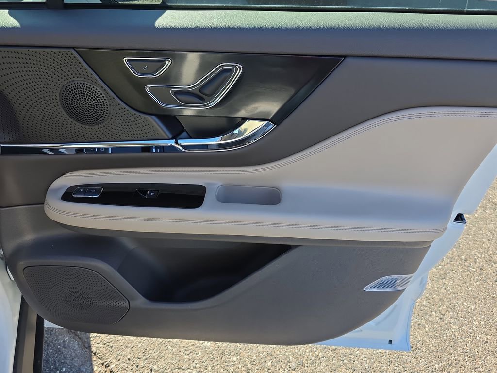 Used 2023 Lincoln Corsair Grand Touring w/ Equipment Group 301A image 11