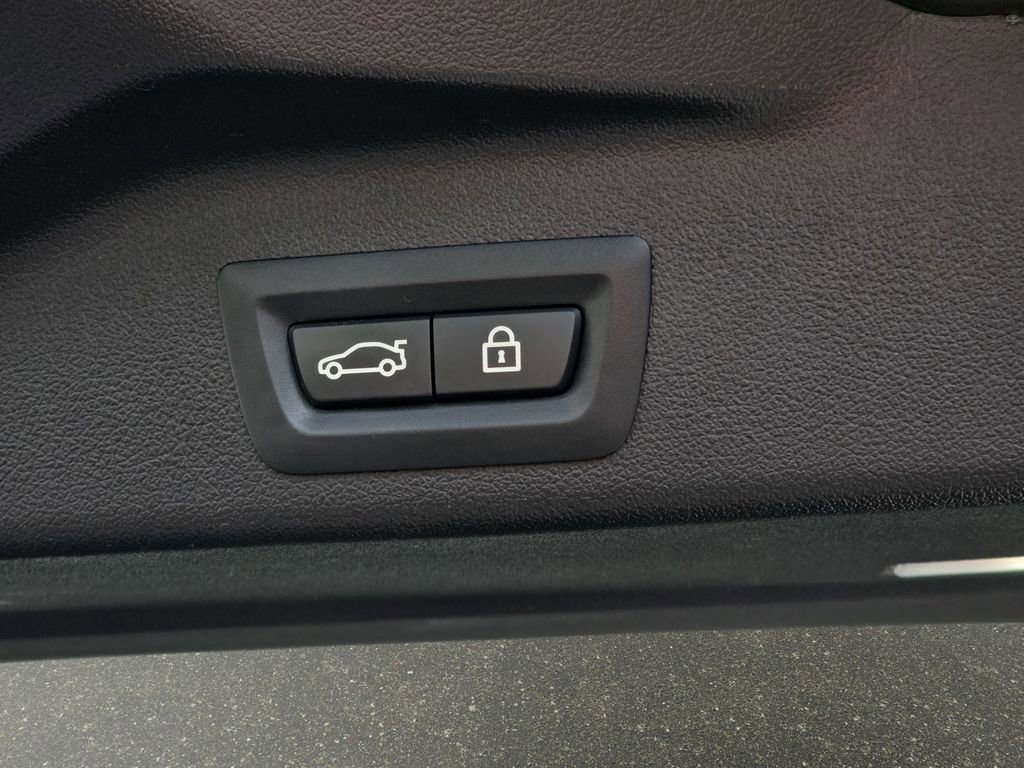 Used 2021 BMW X5 xDrive40i w/ Premium Package image 17