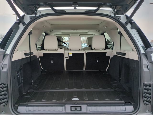 New 2026 Land Rover Discovery S image 16
