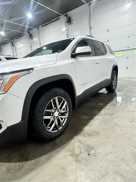 Used 2017 GMC Acadia SLT AWD/4WD image 4