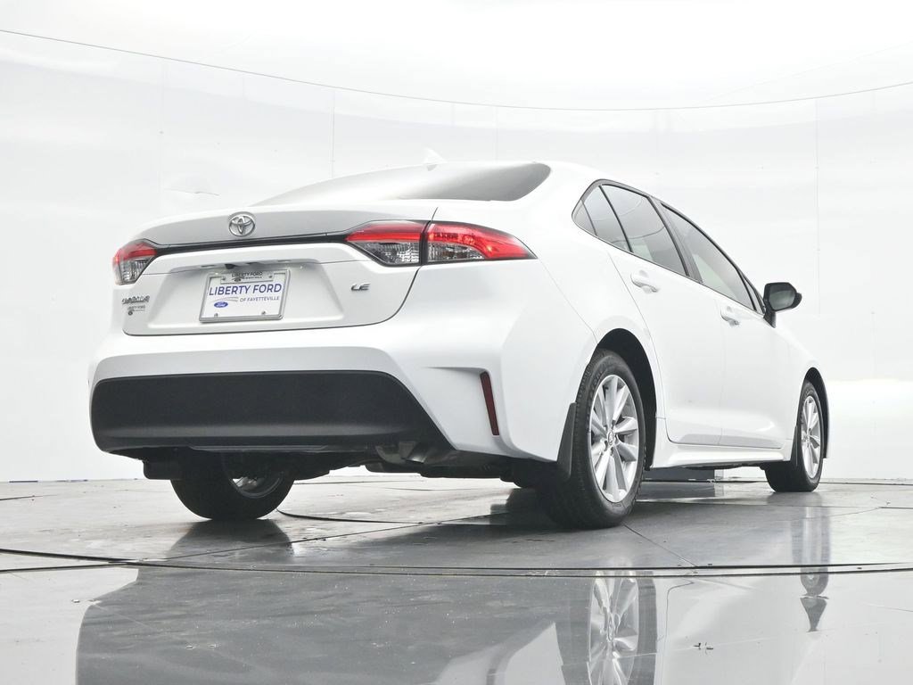 Used 2025 Toyota Corolla LE w/ LE Premium Package FWD image 31